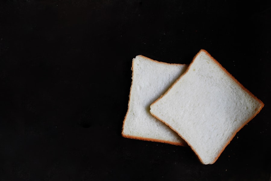 Photo seniors, white bread