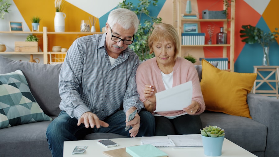 Photo senior couple finances