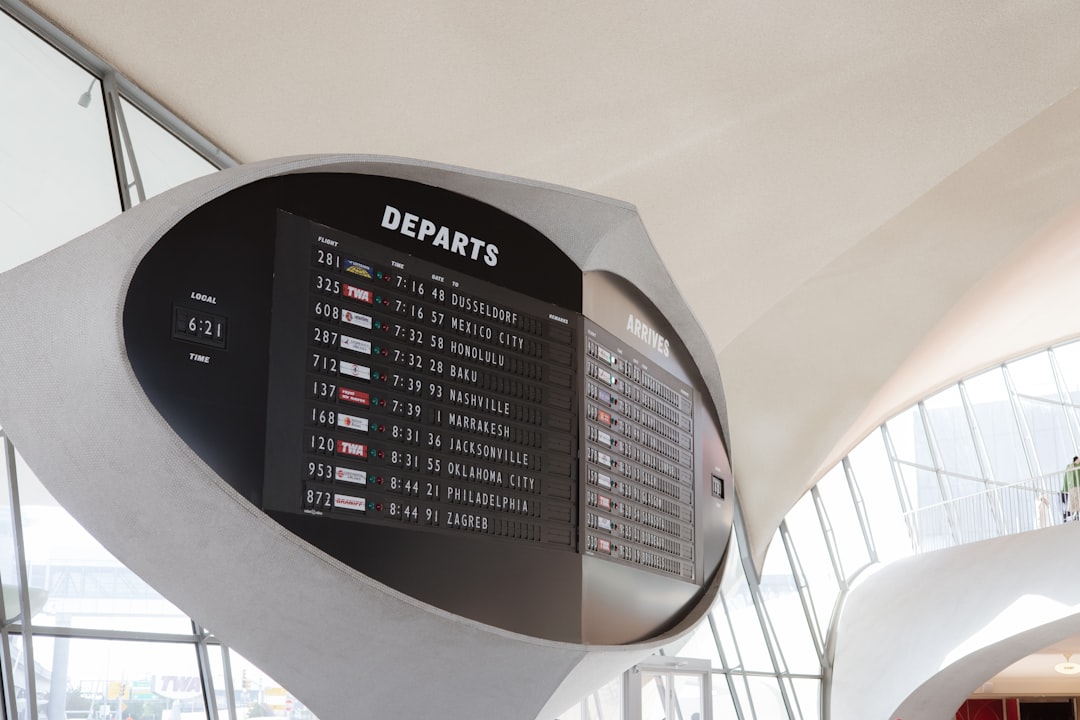 Photo seniors 70 plus airports