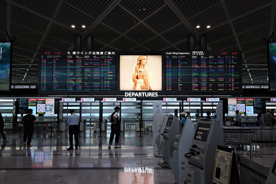 Photo seniors 70 plus airports