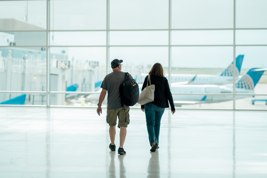 Photo senior citizen airport security guide